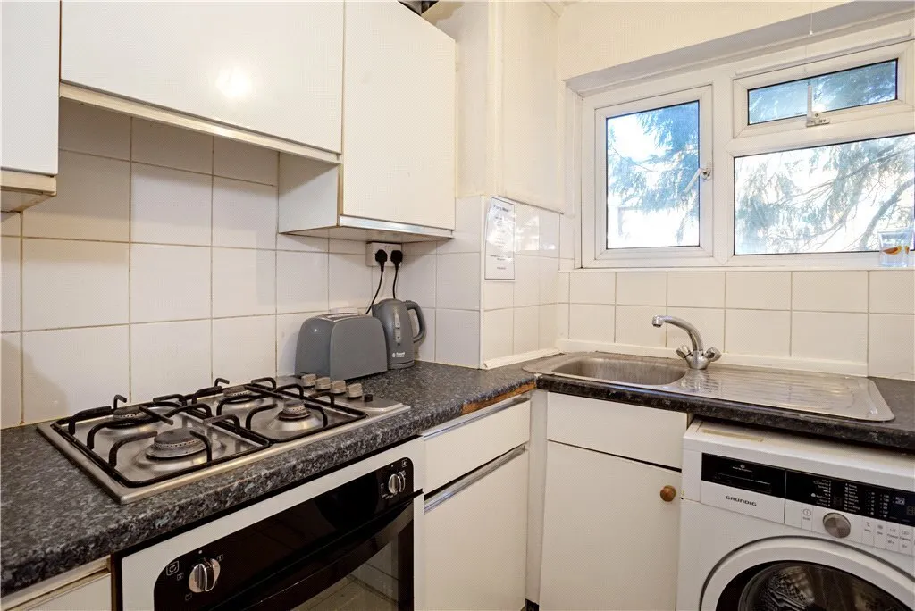 Bedser Court, Clarence Walk, London, SW4, photo 9