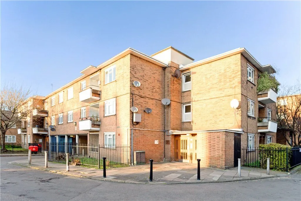4 bed flat for sale — Bedser Court, Clarence Walk, London, SW4