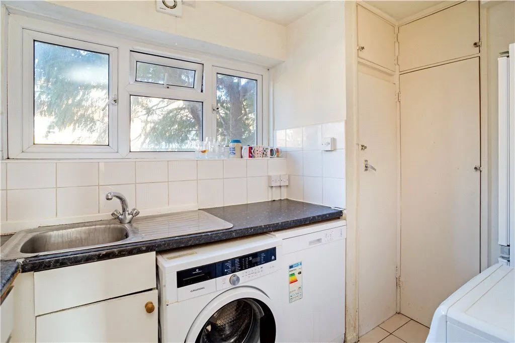Bedser Court, Clarence Walk, London, SW4, photo 3