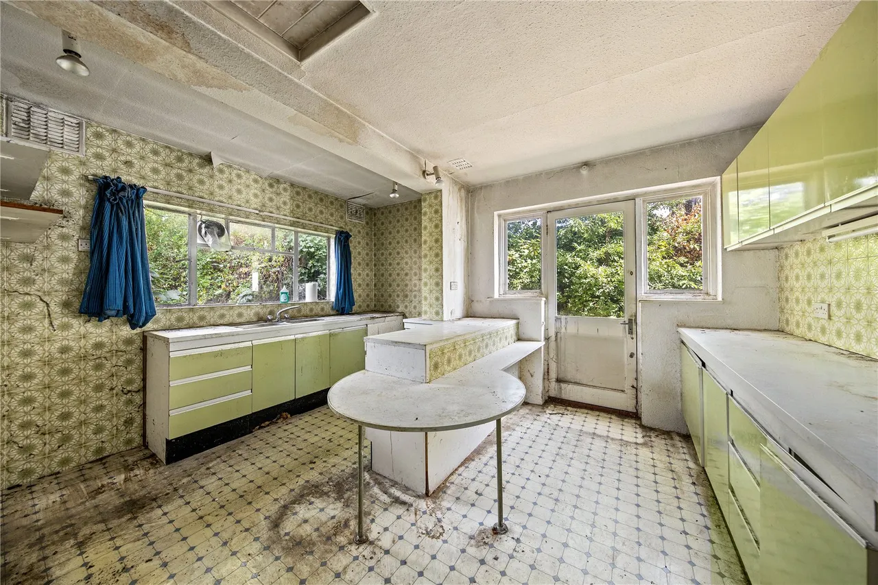 West Hall Road, TW9, photo 6