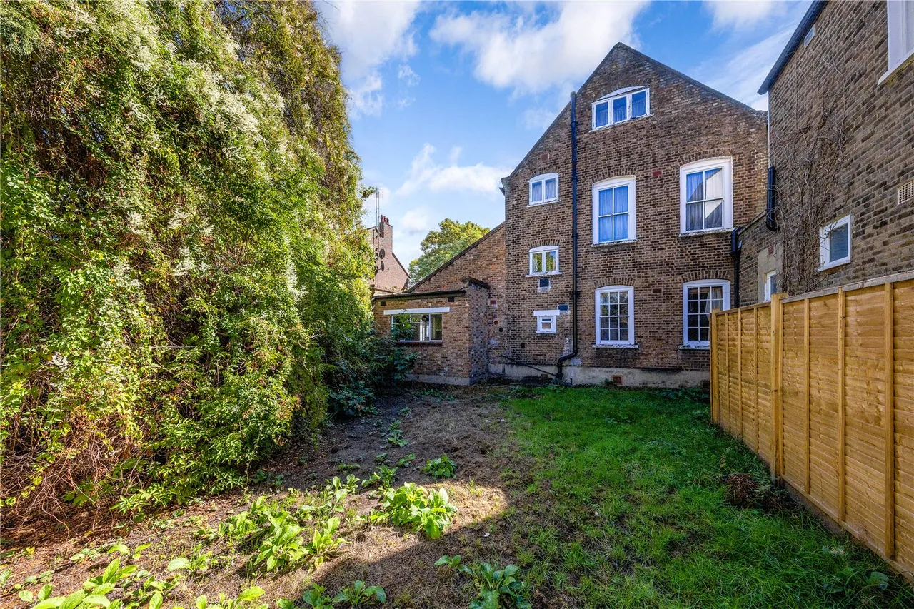 West Hall Road, TW9, photo 11