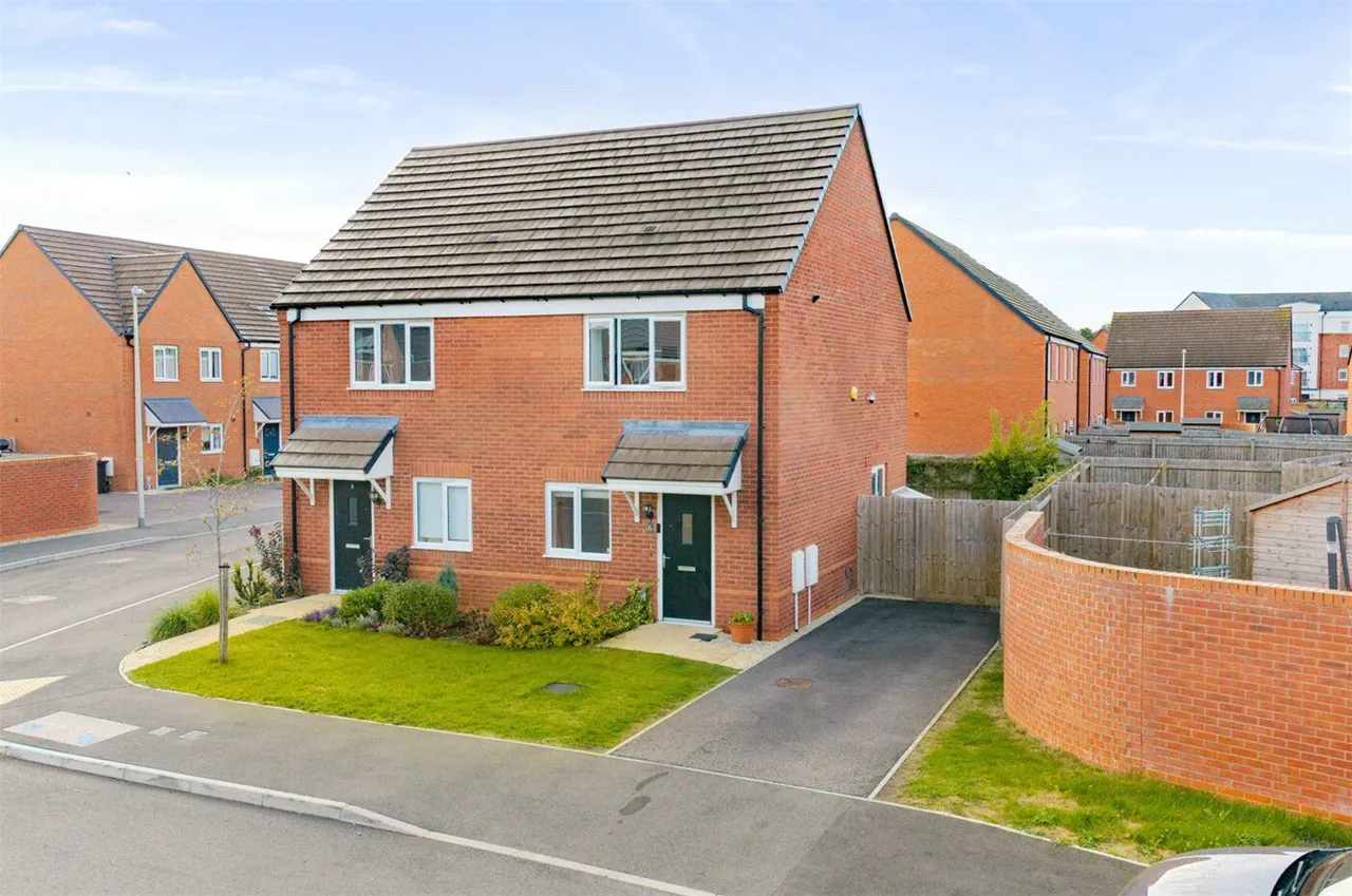 2 bed house for sale, Longcroft, Warwick, CV34