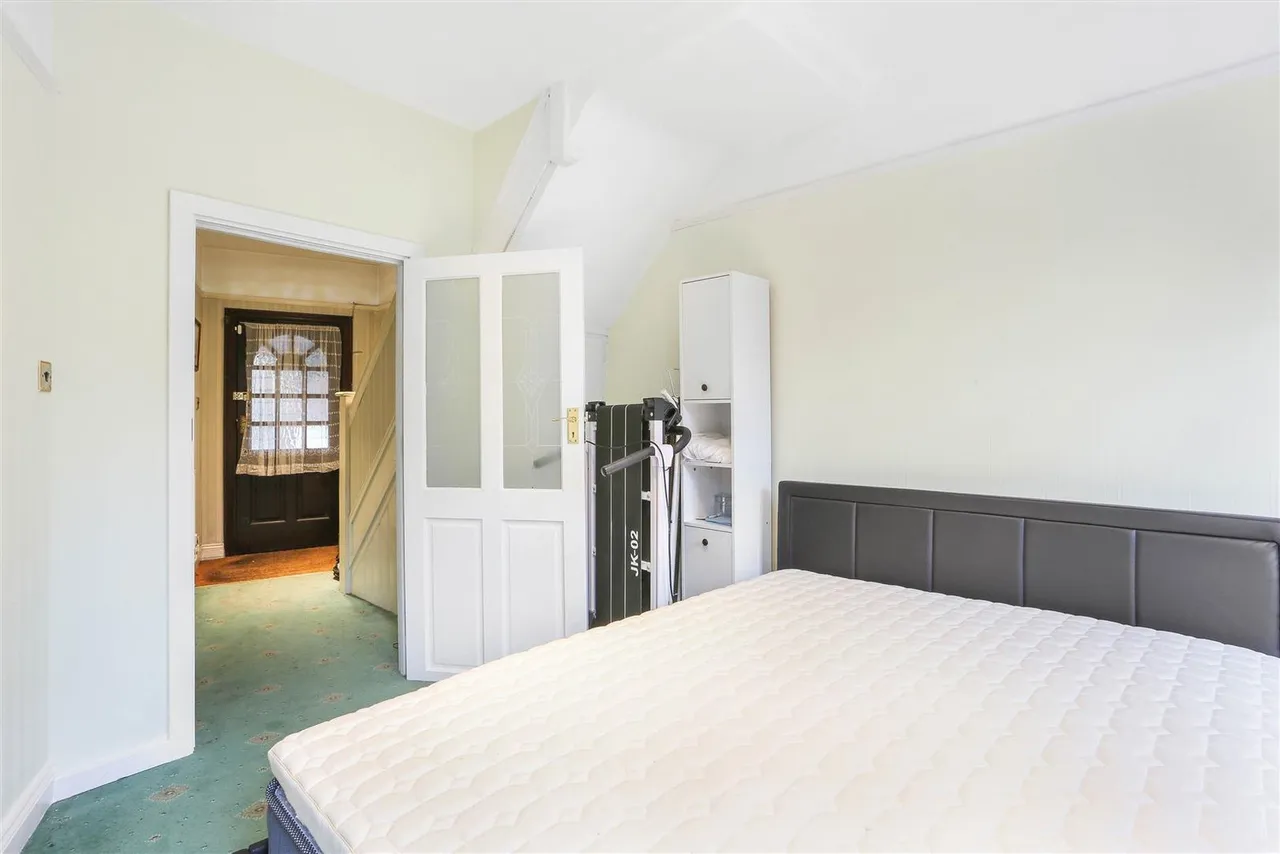 Ewell Road, Sutton, Cheam Village, SM3 8AH, photo 11
