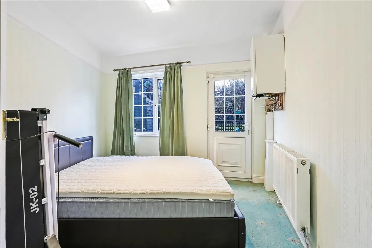 Ewell Road, Sutton, Cheam Village, SM3 8AH, photo 12