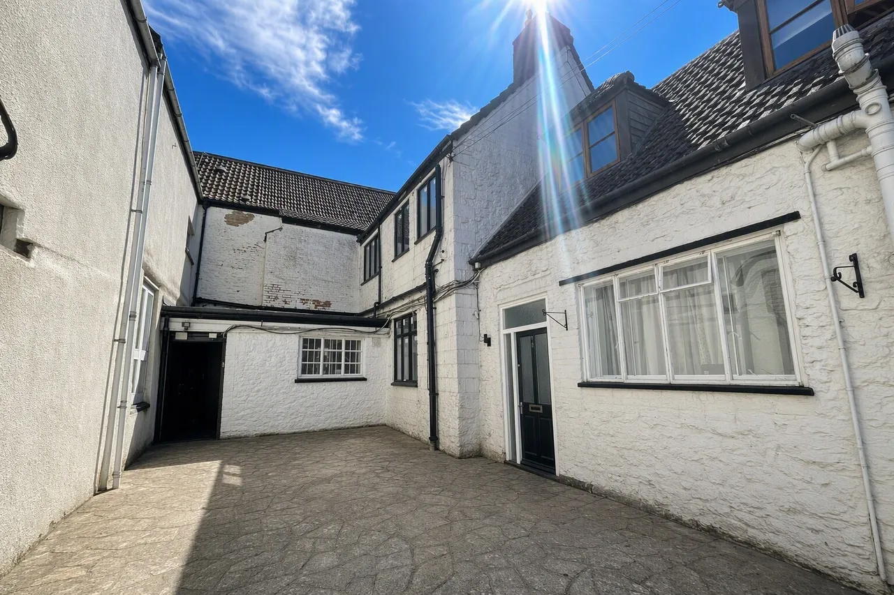 1 bed house to rent — Sheep Street, Highworth, SWINDON