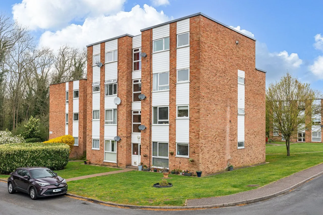 2 bed flat for sale, Trapstyle Road, Ware, SG12