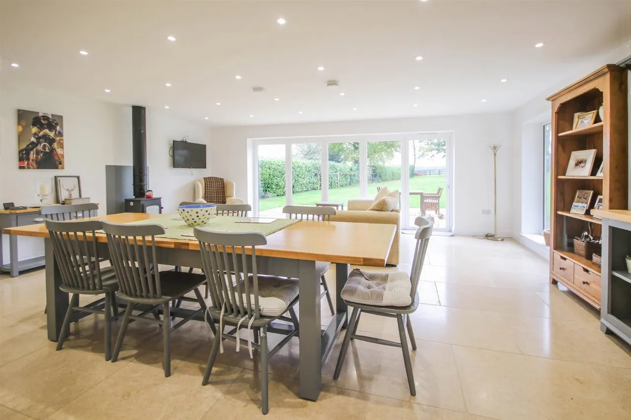 High Street, Cheveley, CB8, photo 9