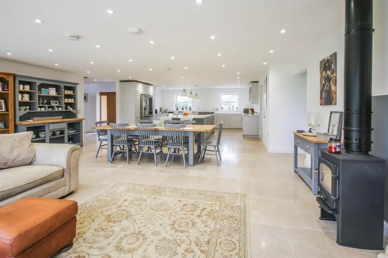 High Street, Cheveley, CB8, photo 8