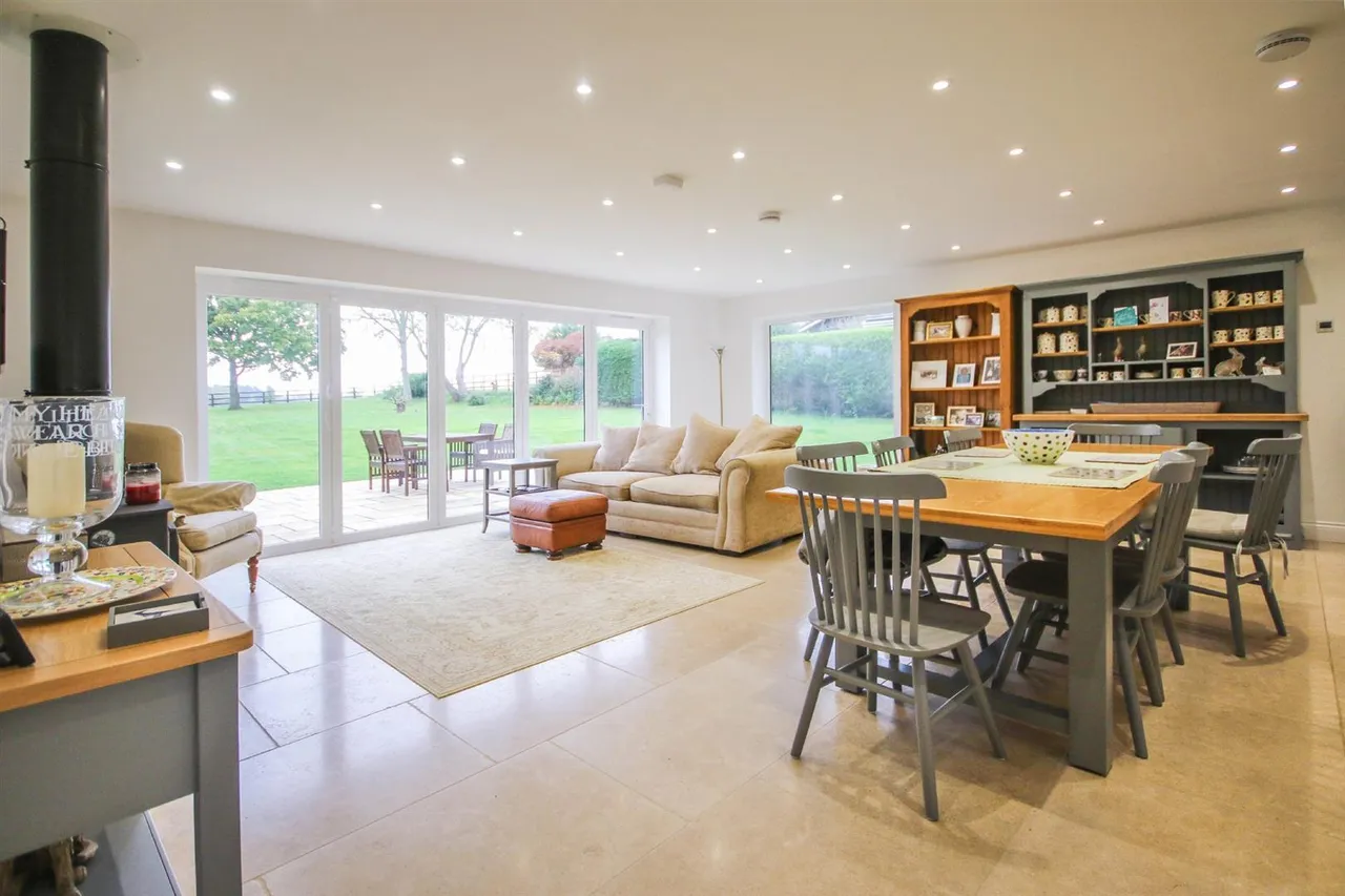 High Street, Cheveley, CB8, photo 6