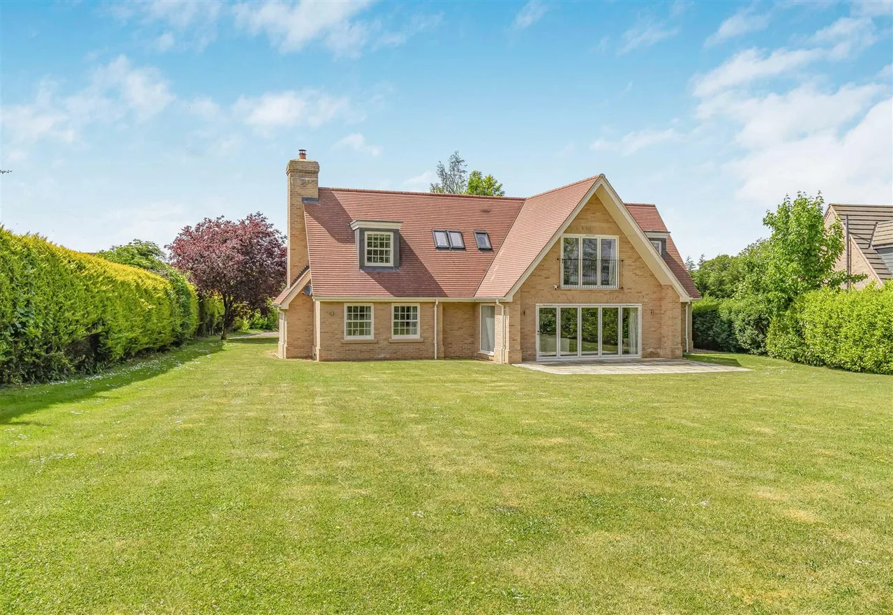 4 bed house for sale, High Street, Cheveley, CB8