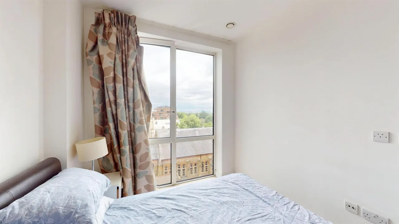 Longfield Avenue, London, W5, photo 16