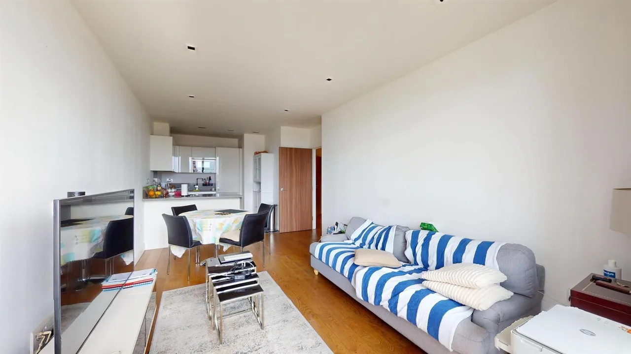 2 bed flat for sale, Longfield Avenue, London, W5