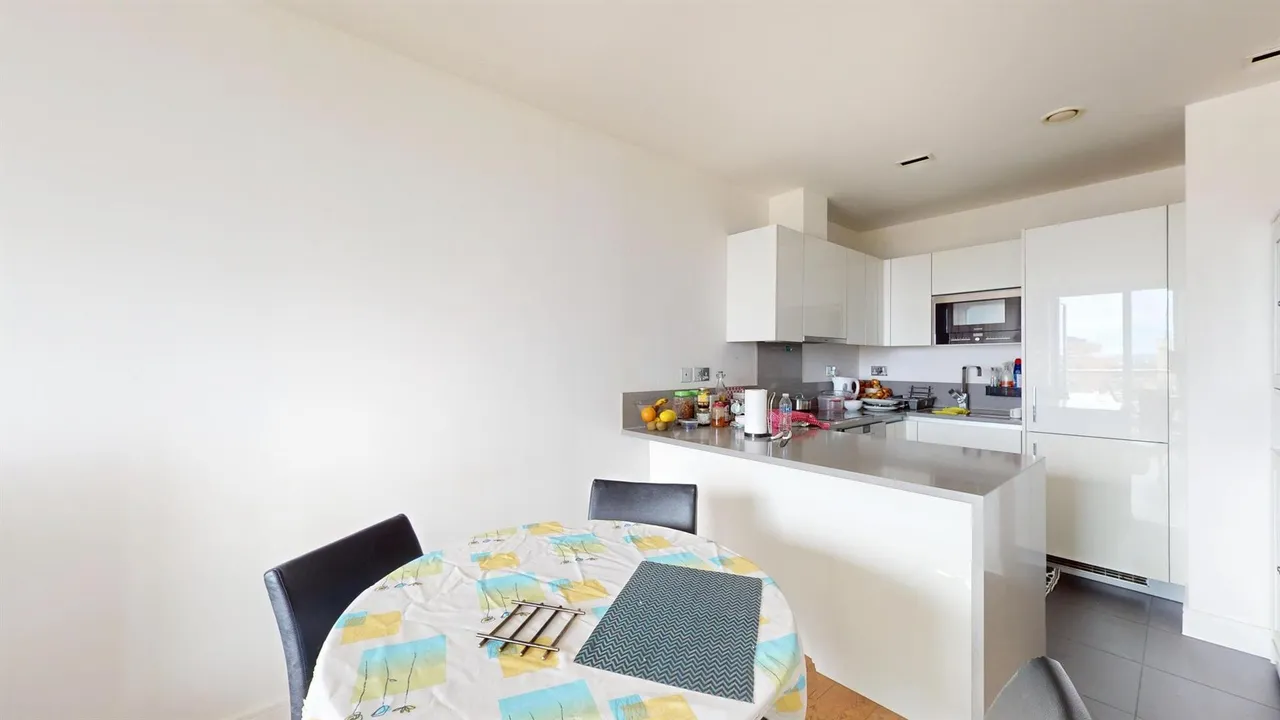 Longfield Avenue, London, W5, photo 5
