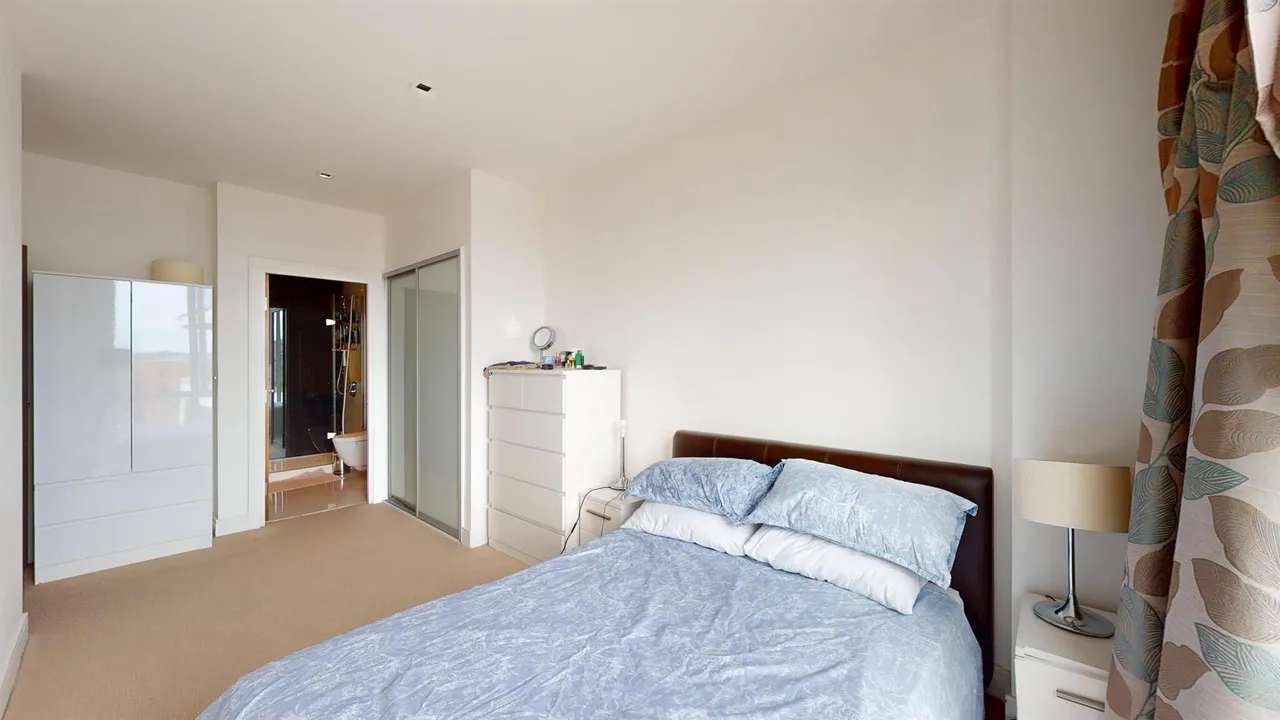 Longfield Avenue, London, W5, photo 12