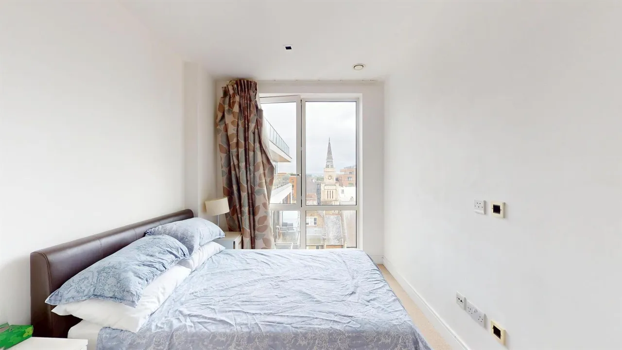 Longfield Avenue, London, W5, photo 13