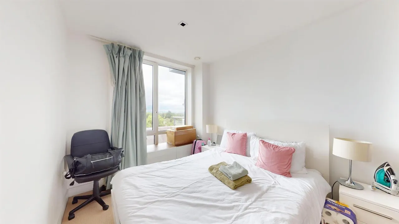 Longfield Avenue, London, W5, photo 14
