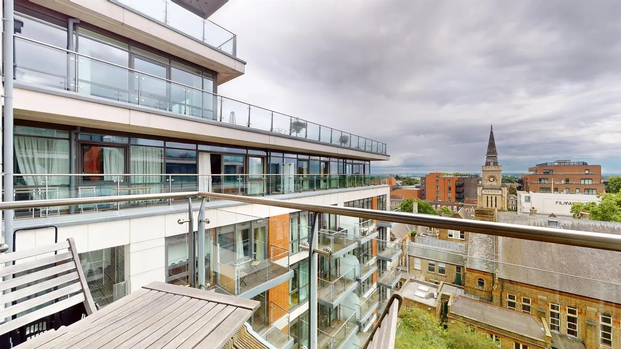 Longfield Avenue, London, W5, photo 9
