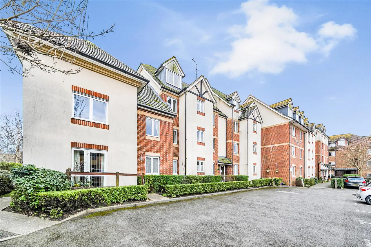 1 bed flat for sale, East Street, Hythe, CT21