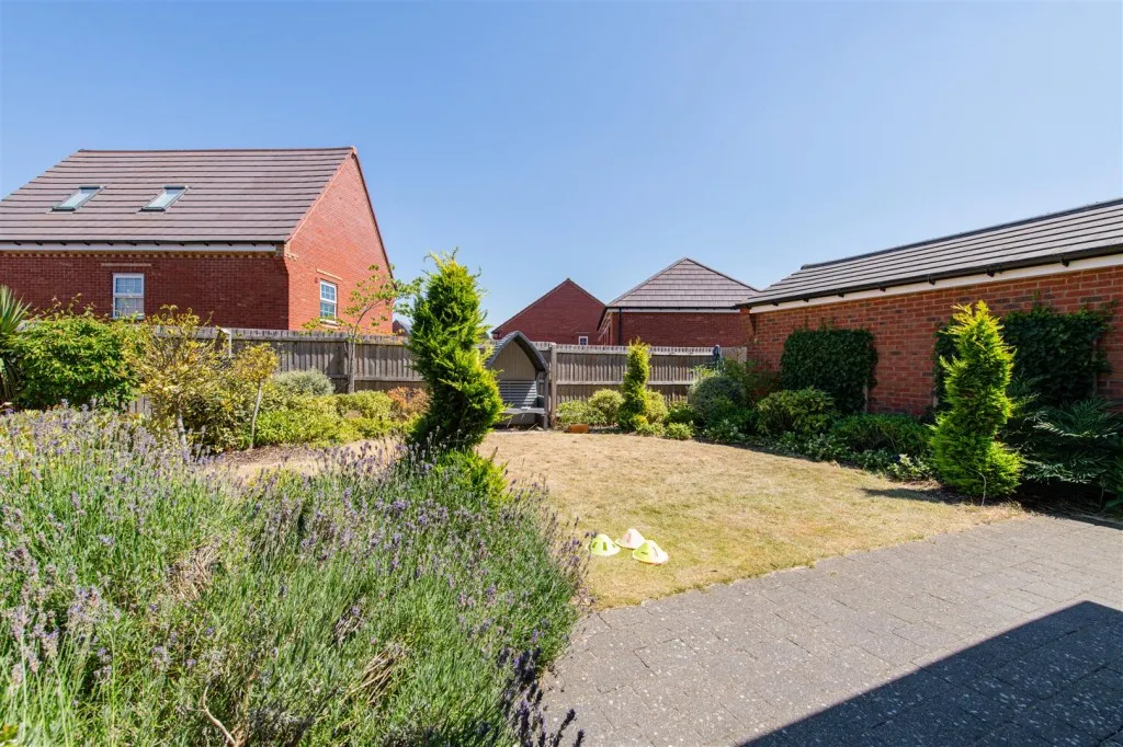 Blisworth Road, Barton Seagrave, photo 3