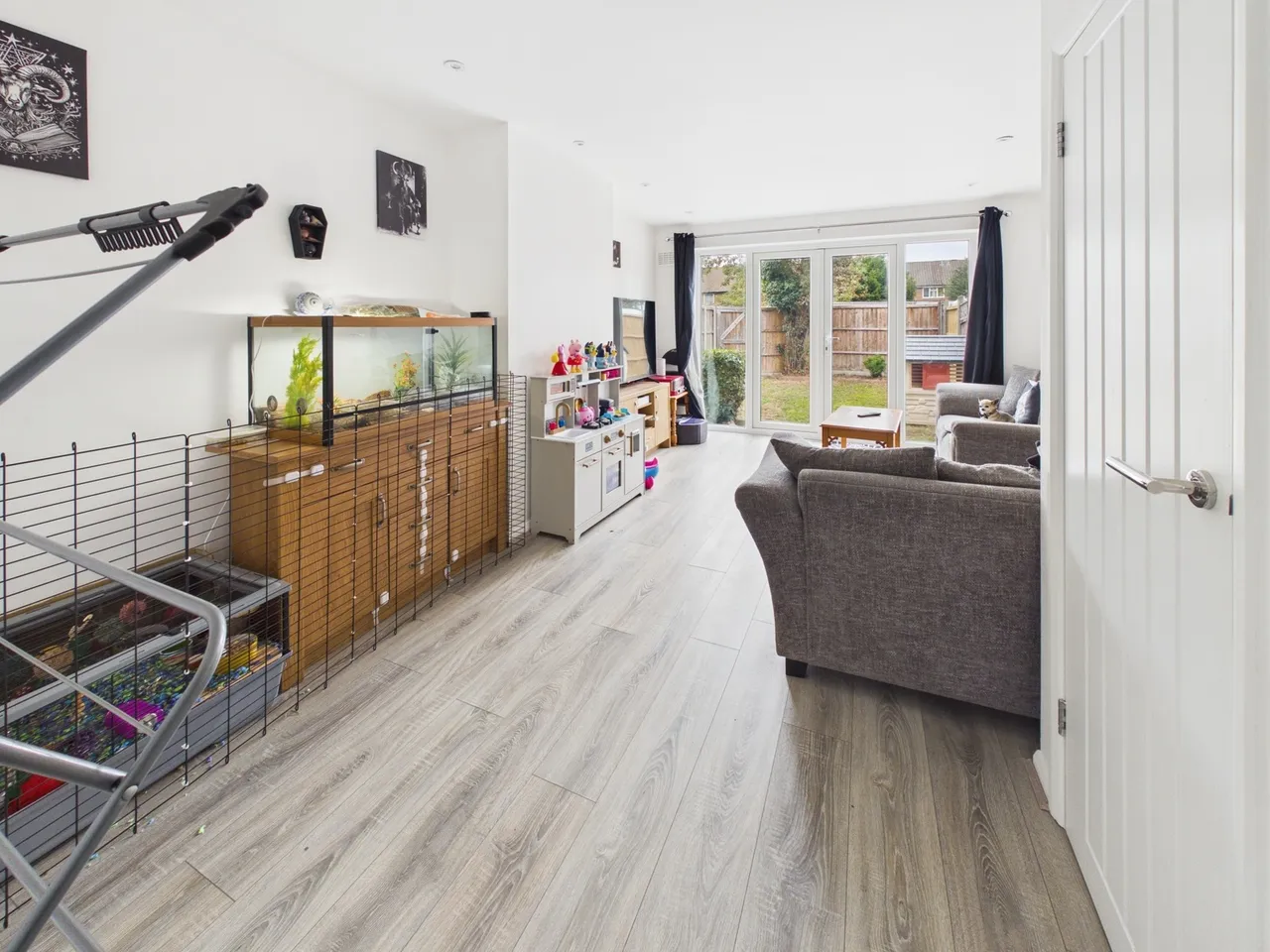 Ashford Crescent, Ashford, TW15, photo 2