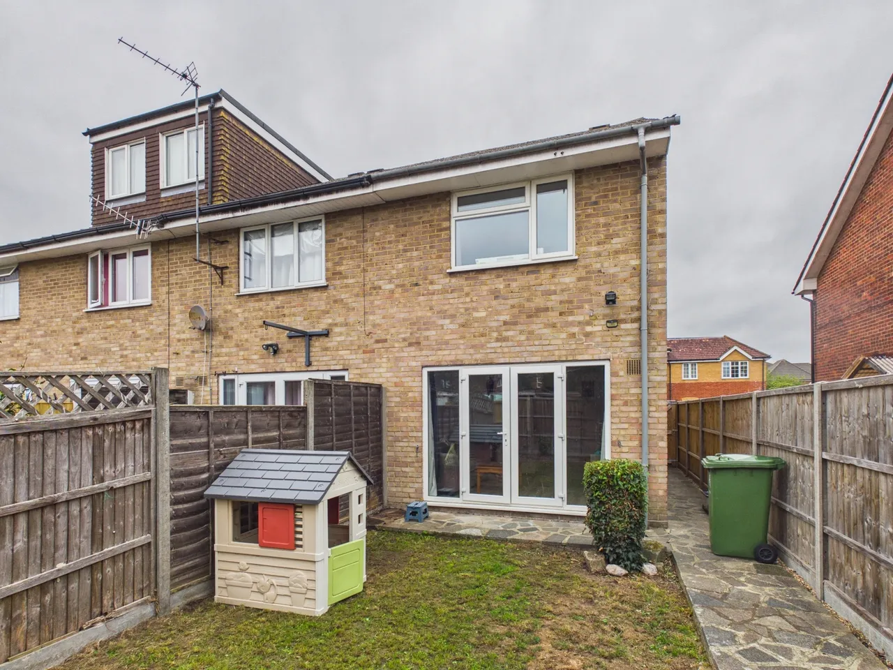 Ashford Crescent, Ashford, TW15, photo 9