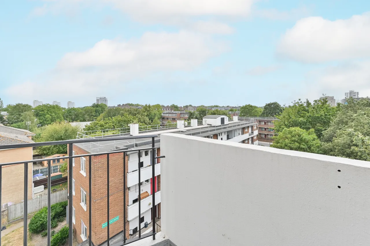 20 Trevithick House, Deeley Road, London, photo 3