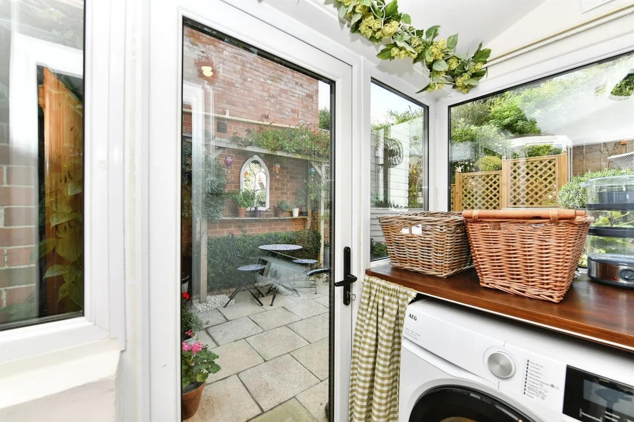 Court Lane, Bratton, BA13, photo 26