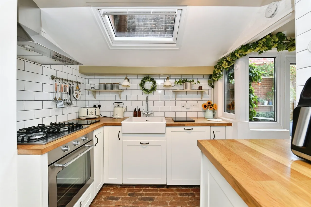 Court Lane, Bratton, BA13, photo 29