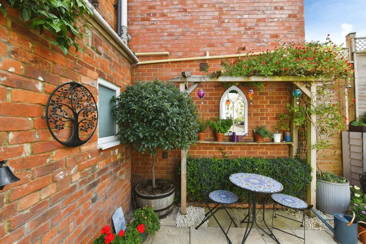Court Lane, Bratton, BA13, photo 36