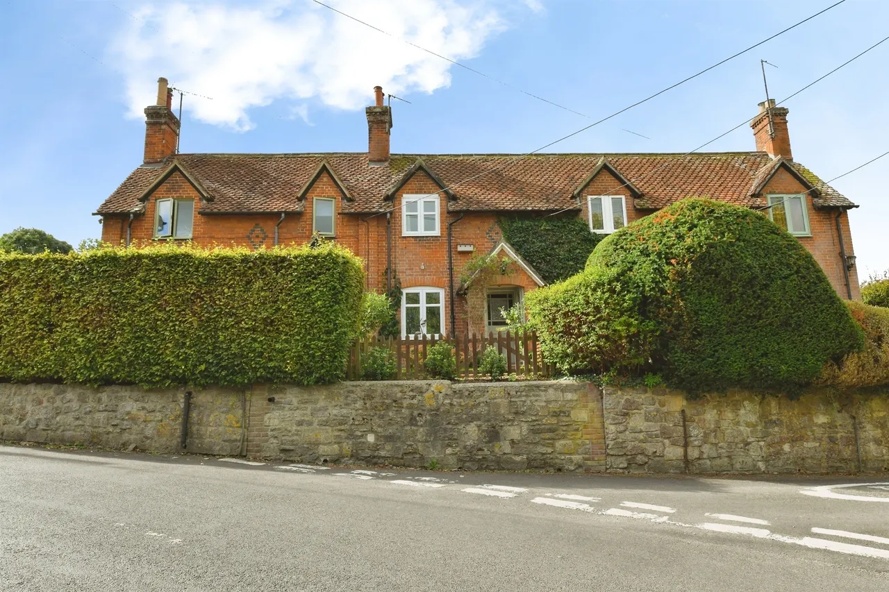 Court Lane, Bratton, BA13, photo 37