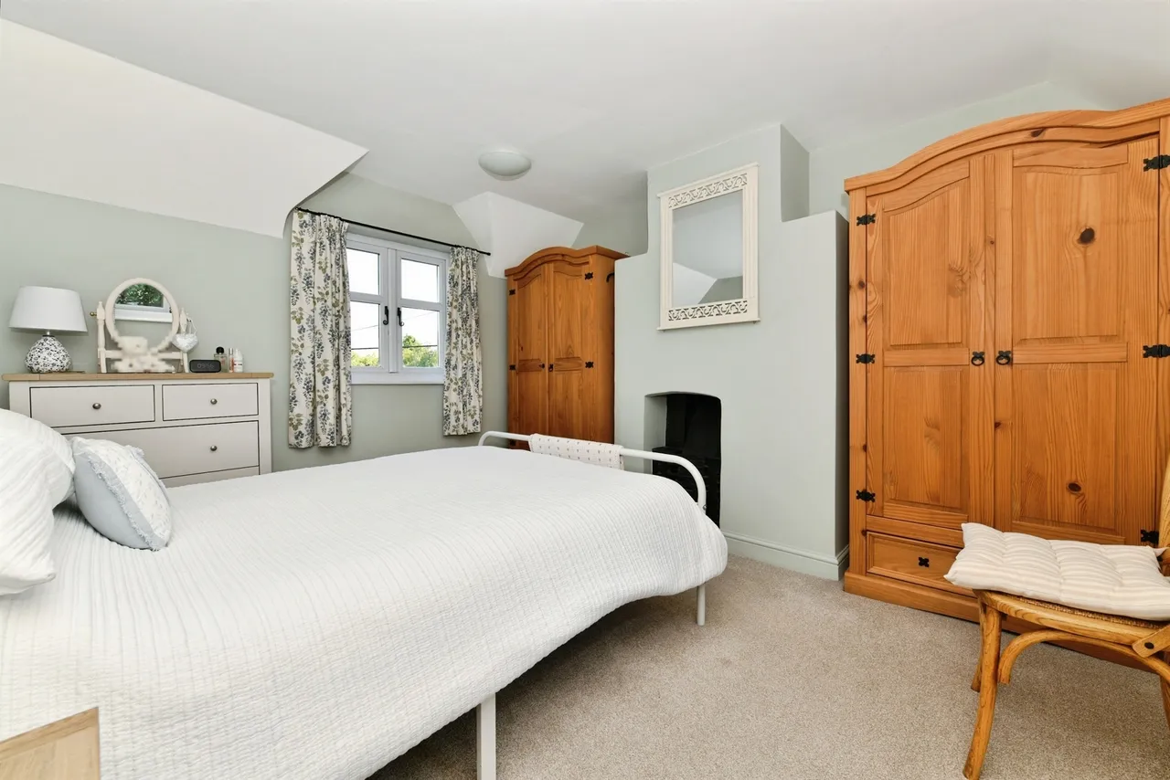 Court Lane, Bratton, BA13, photo 4