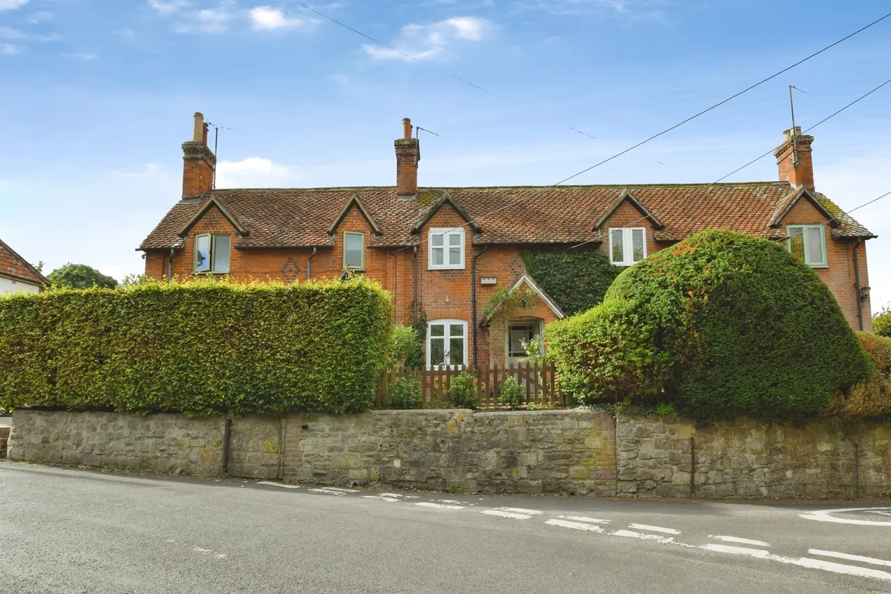 Court Lane, Bratton, BA13, photo 8