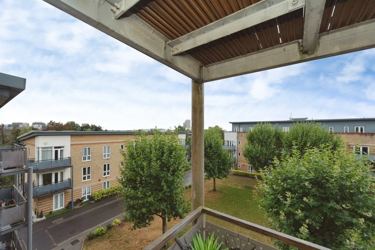 Metropolitan Station Approach, Watford, WD18, photo 19