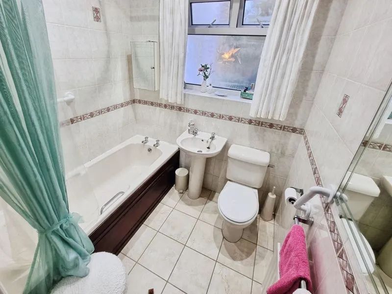 Queens Road, Dene Shiel Newcastle upon Tyne, NE15, photo 6