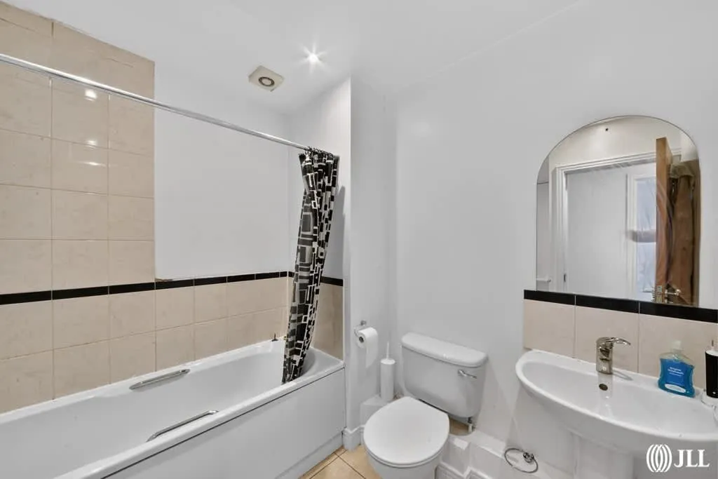 Gerry Raffles Square, Stratford, E15, photo 6
