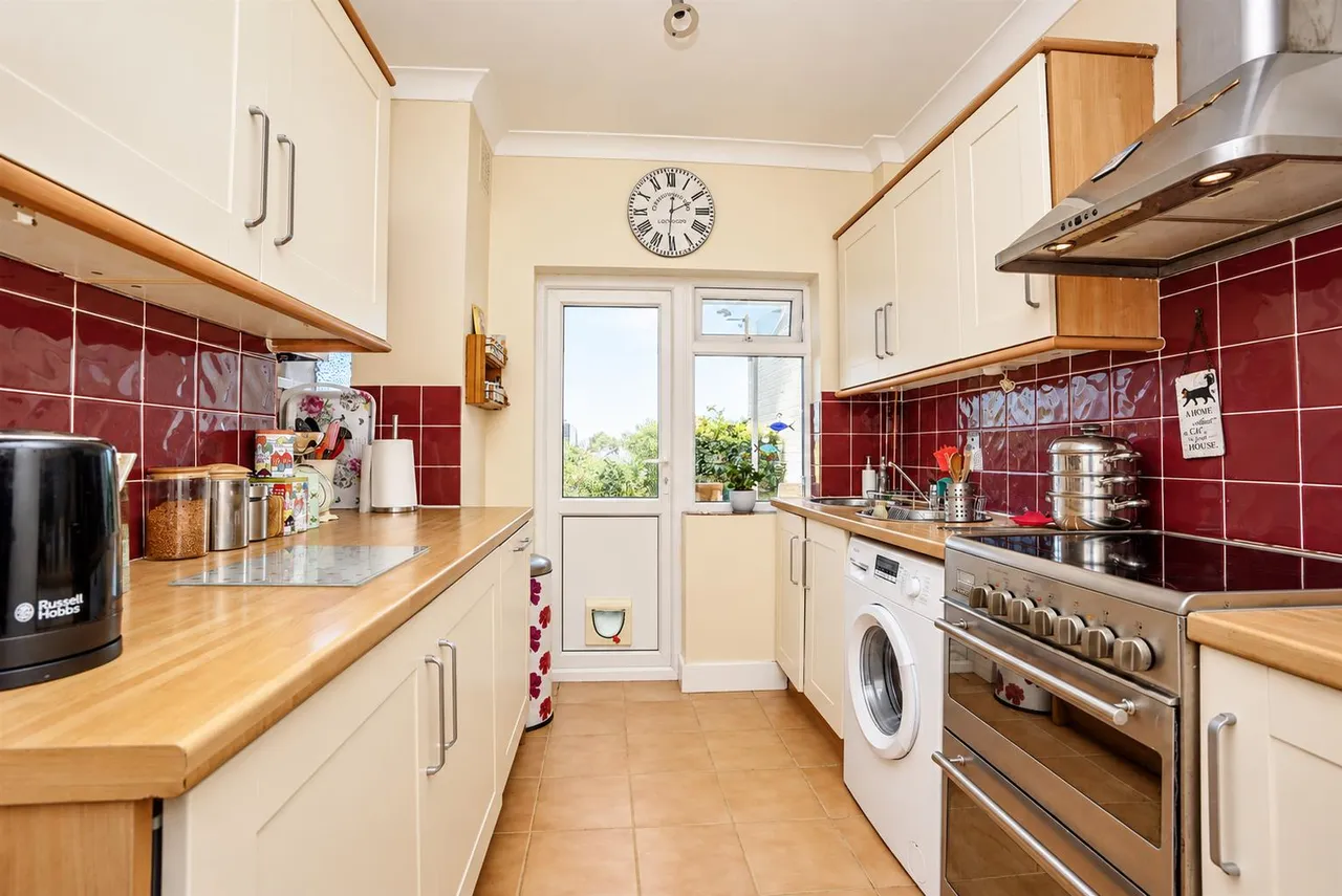 Park Drive, Hastings, photo 22