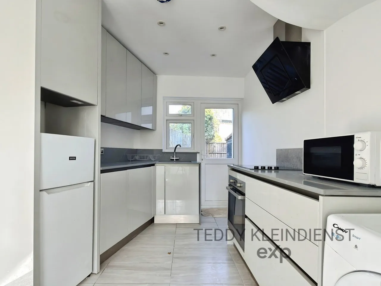 Bazalgette Gardens, New Malden, KT3, photo 5