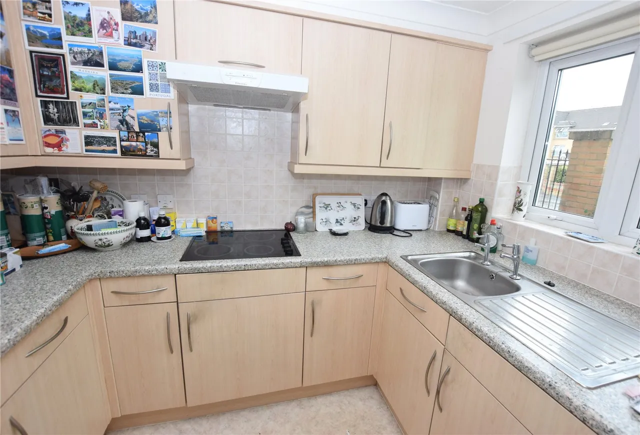 Victoria Road, Farnborough, Hampshire, GU14 7NS, photo 4