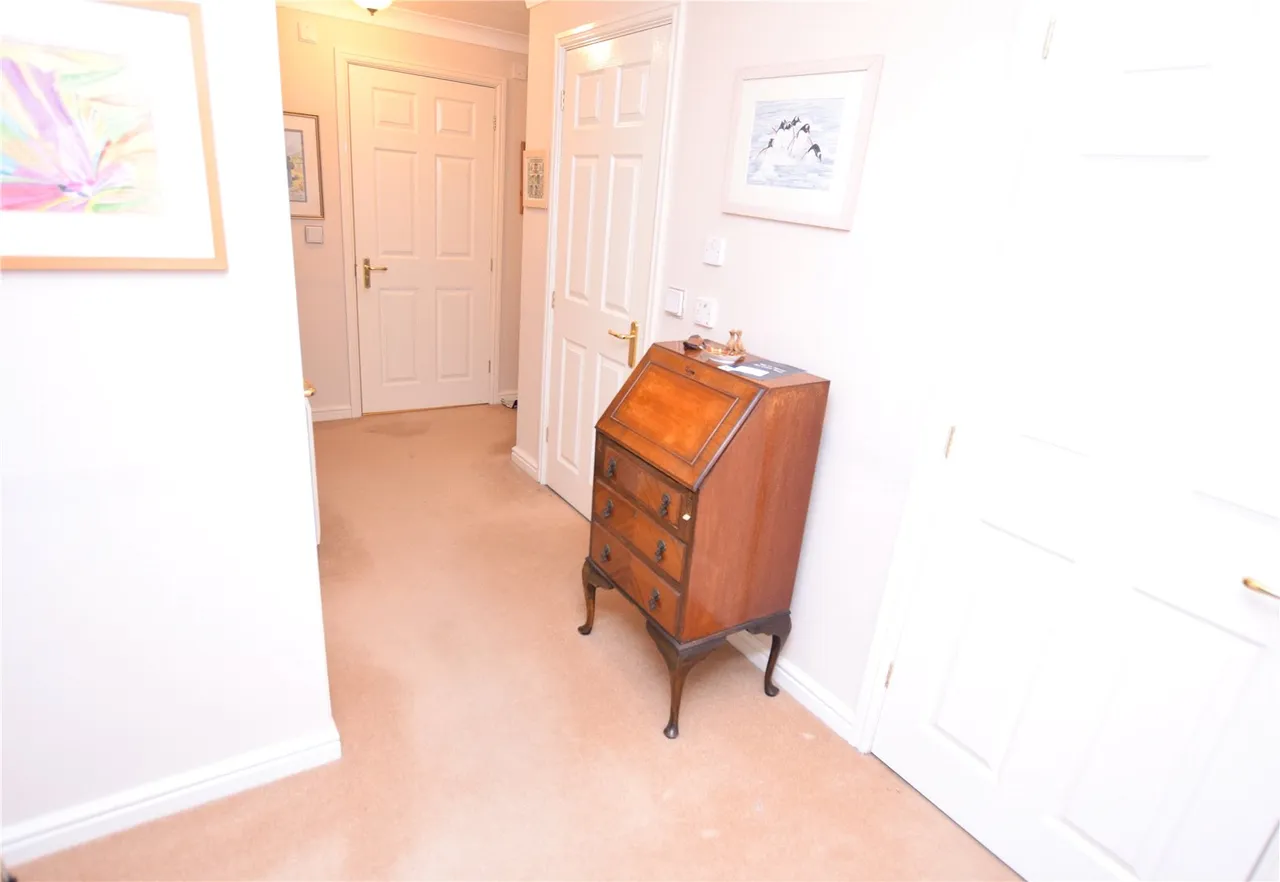 Victoria Road, Farnborough, Hampshire, GU14 7NS, photo 6