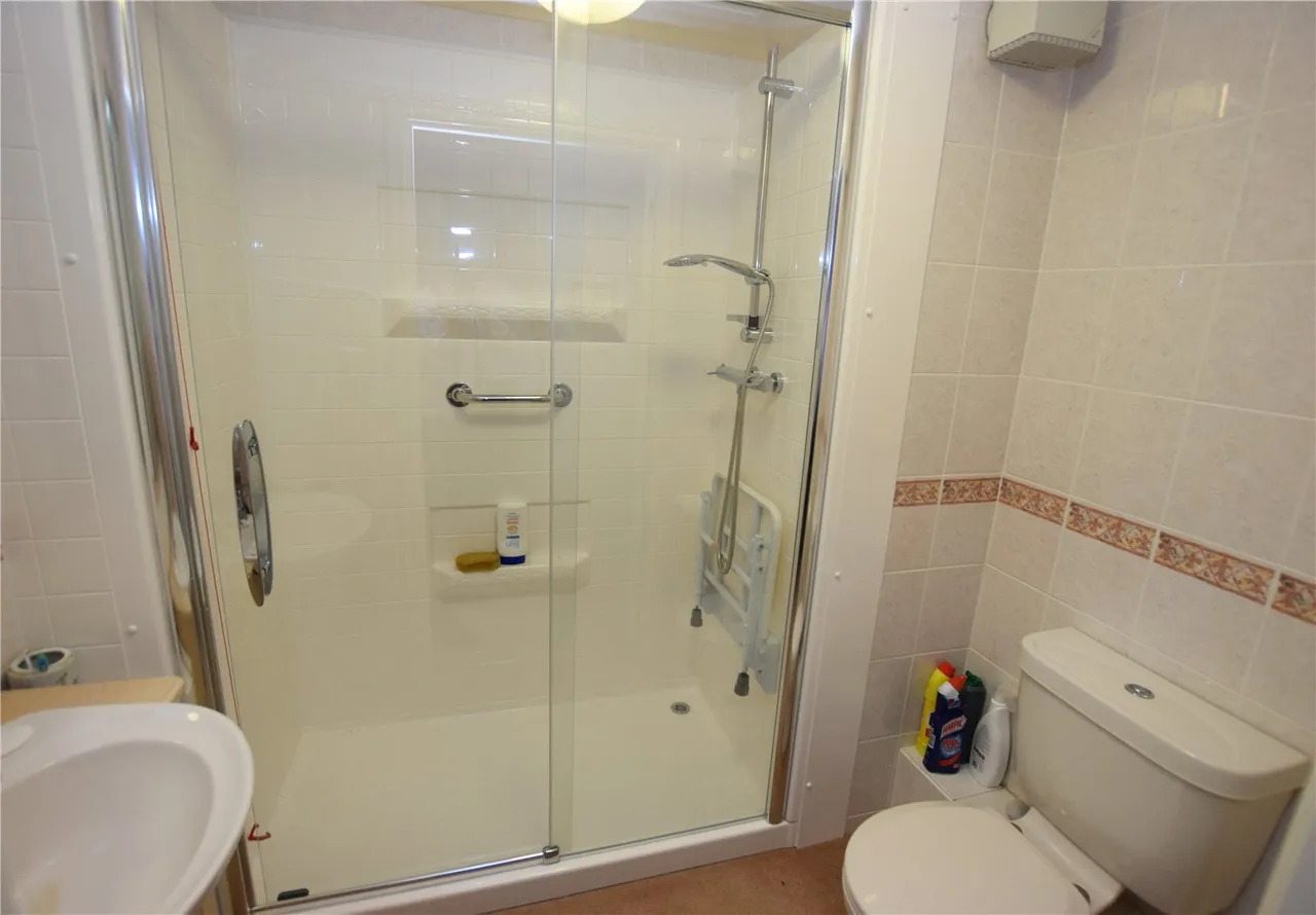 Victoria Road, Farnborough, Hampshire, GU14 7NS, photo 12