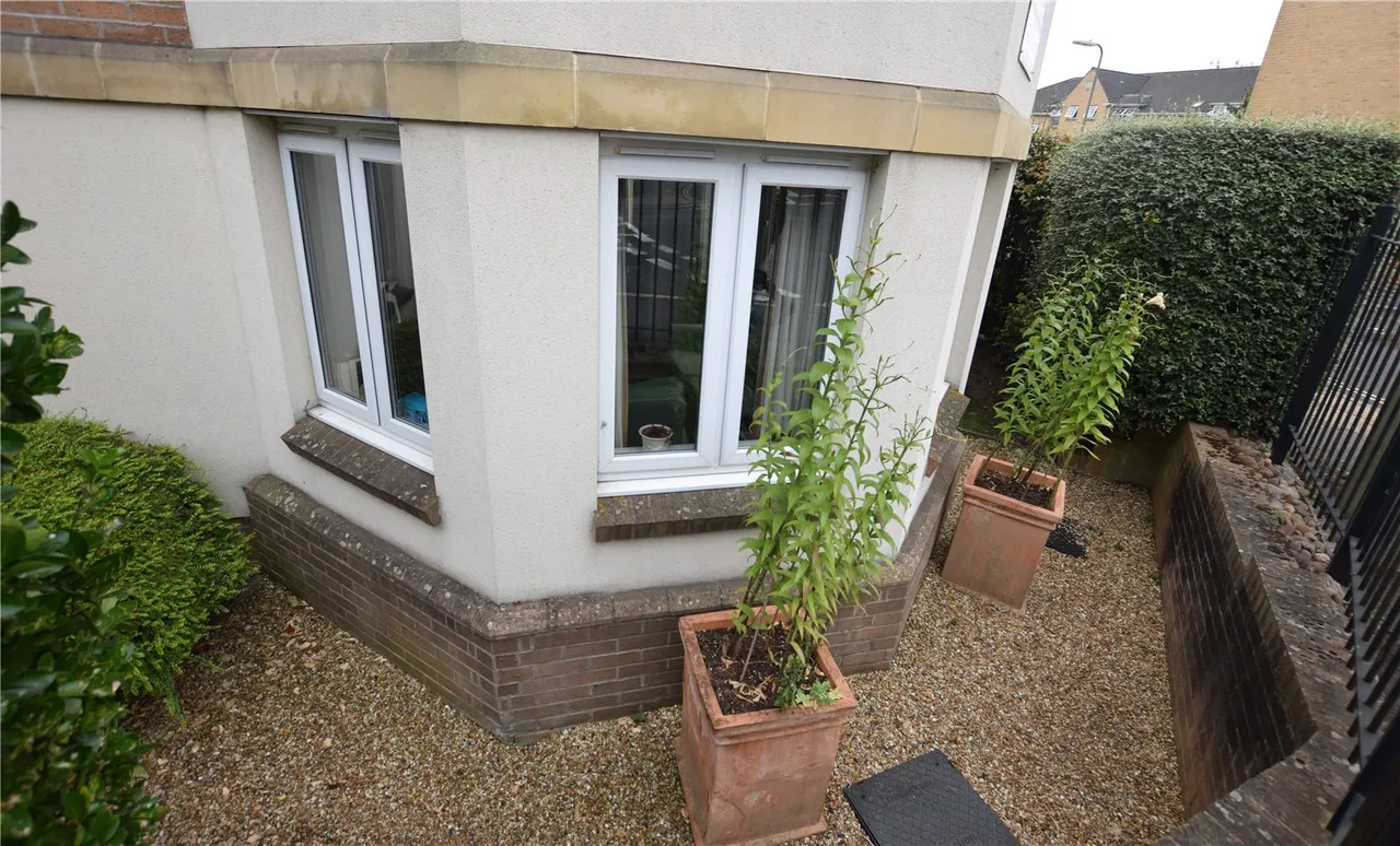 Victoria Road, Farnborough, Hampshire, GU14 7NS, photo 11