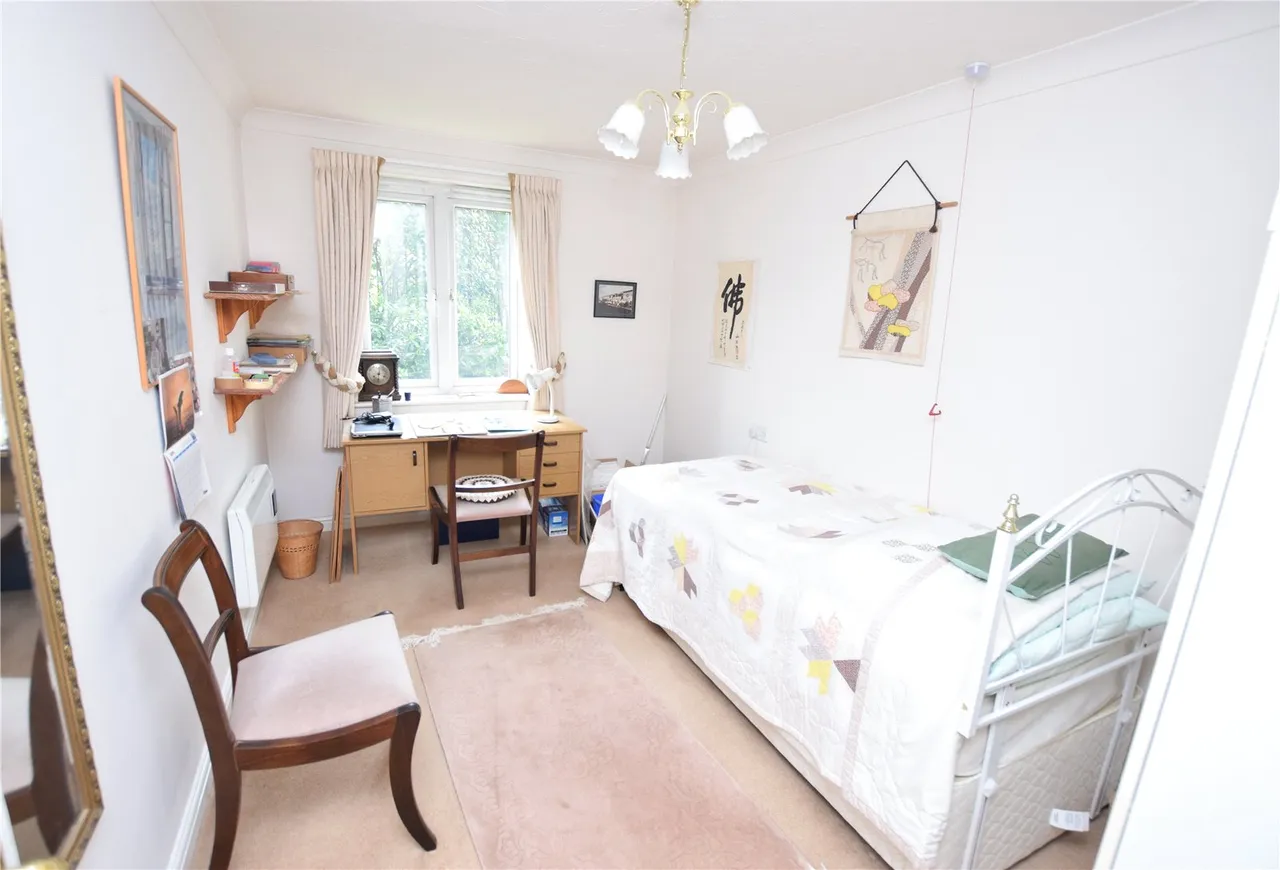 Victoria Road, Farnborough, Hampshire, GU14 7NS, photo 5