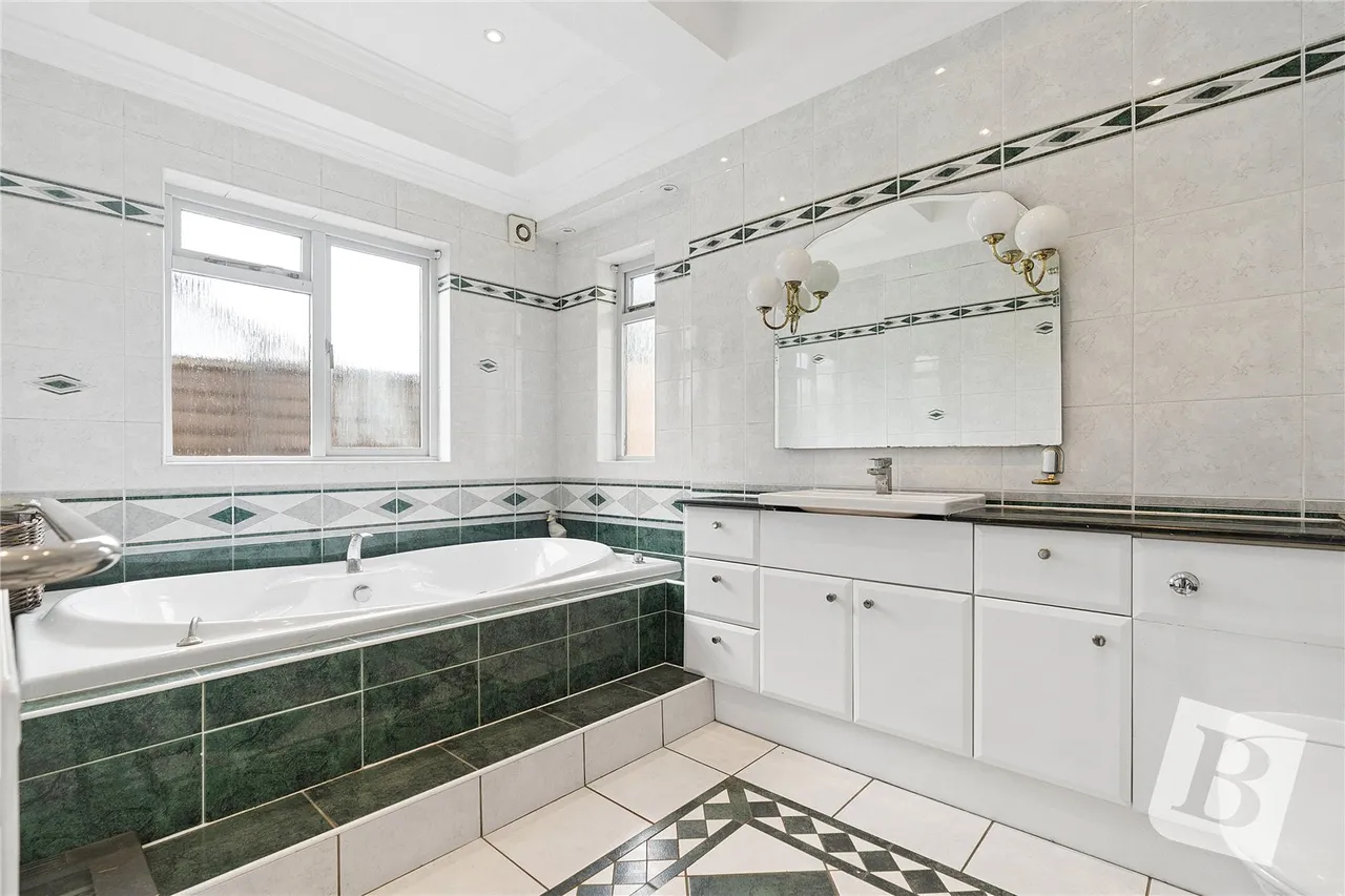 Grosvenor Drive, Hornchurch, RM11, photo 12