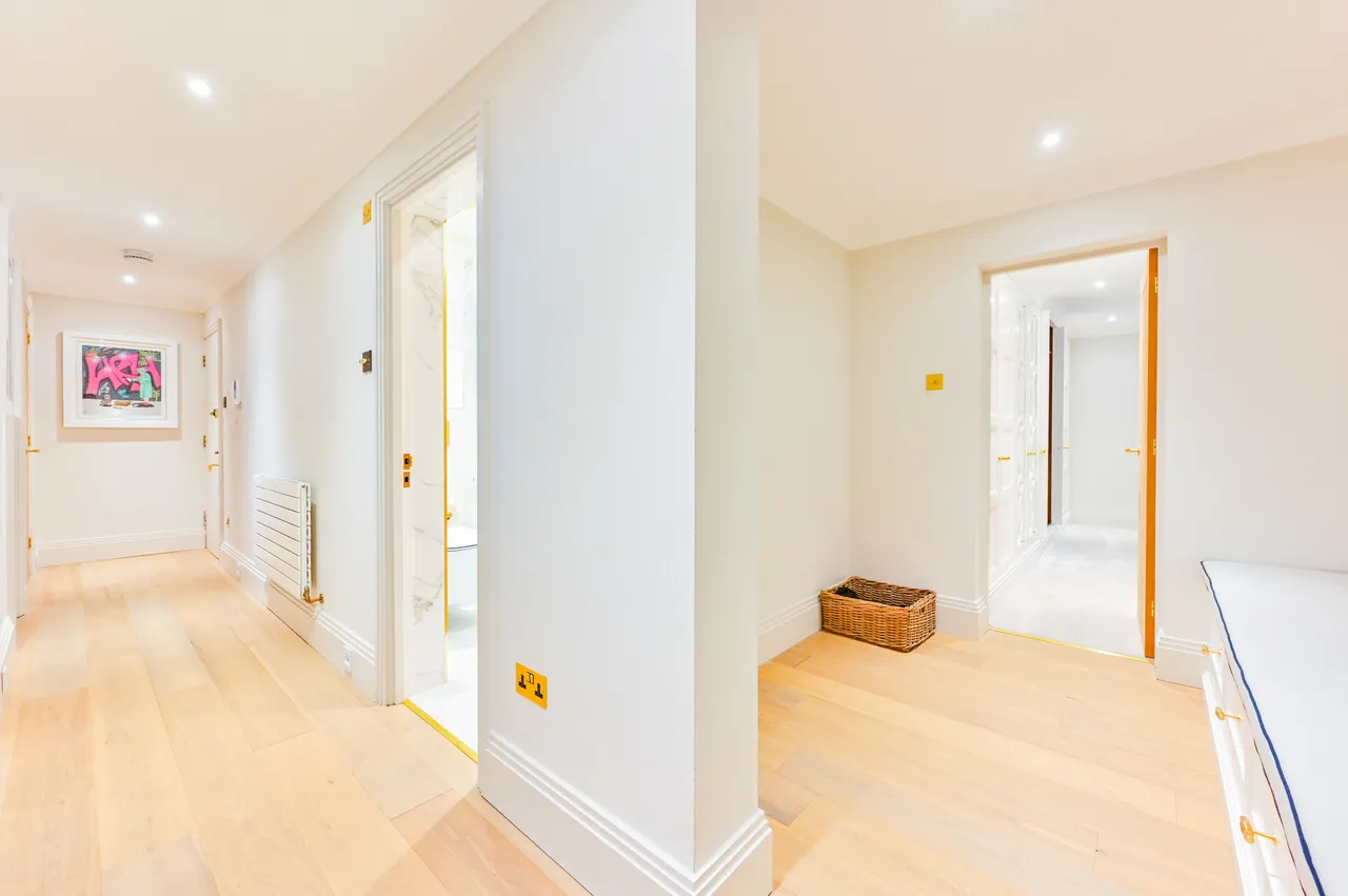 London, SW1Y, photo 9