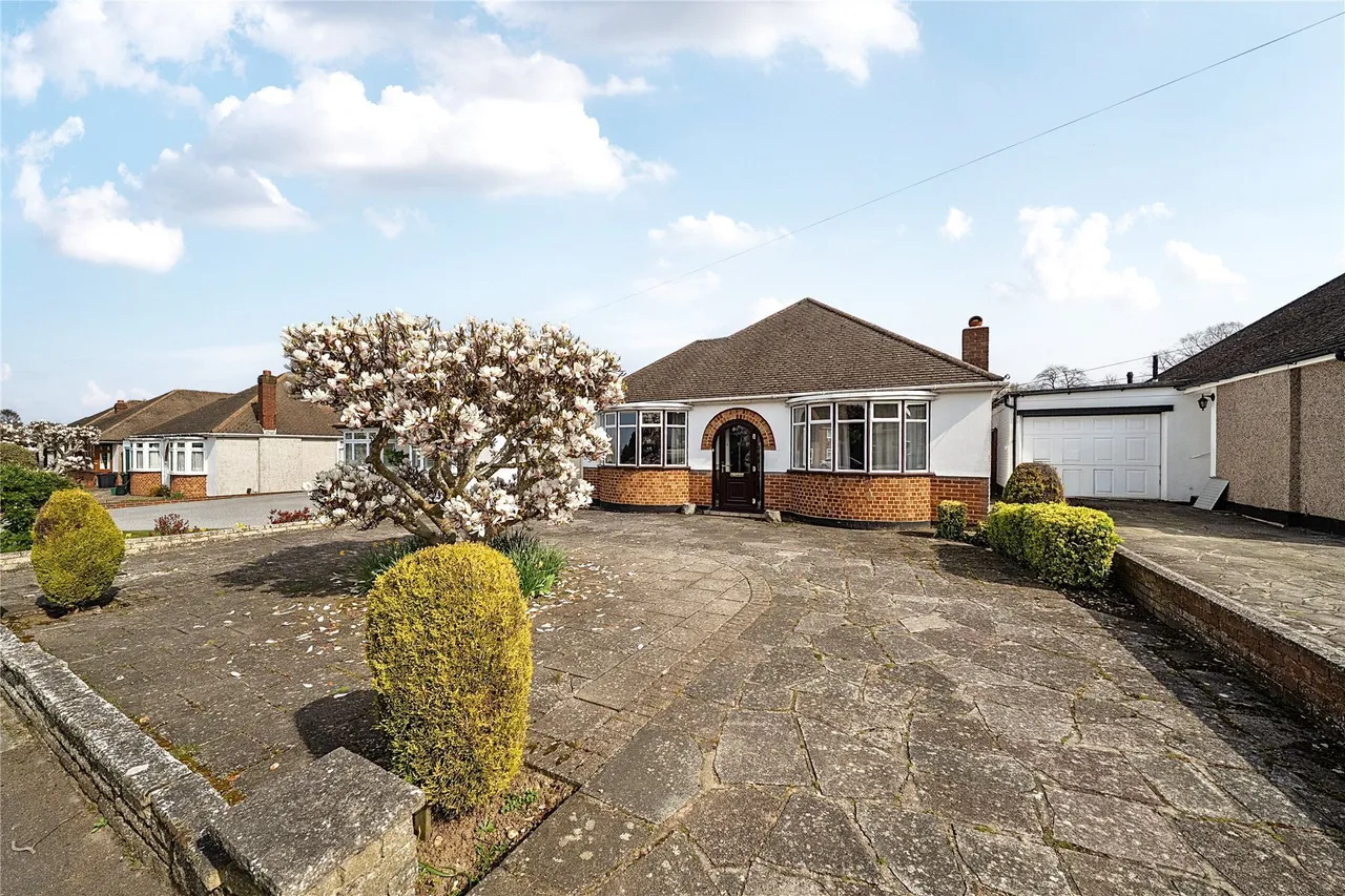 3 bed house for sale — Felstead Road, Orpington, BR6