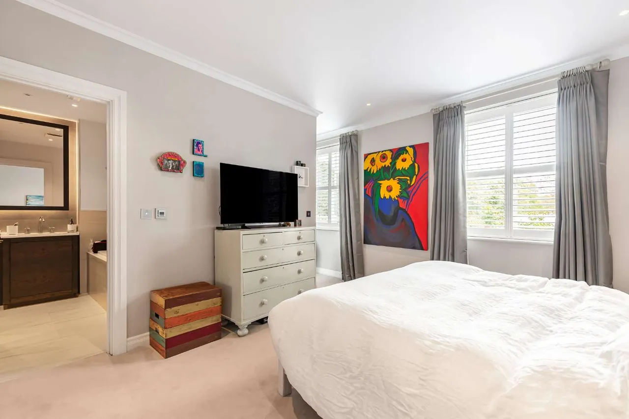 Barrons Chase, Richmond, Surrey, TW10 5BZ, photo 9