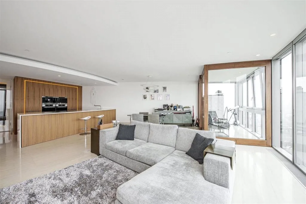 2 bed flat for sale, The Tower, St George Wharf, SW8