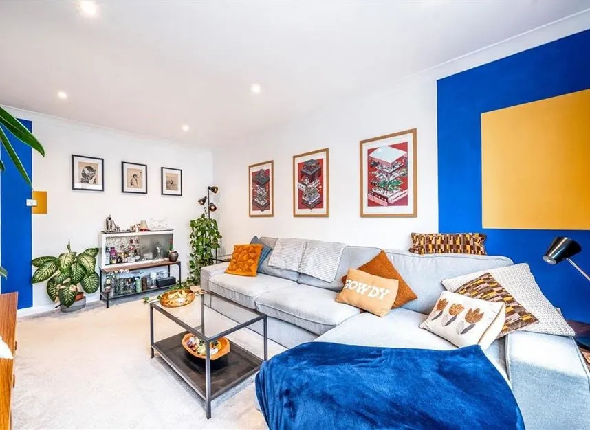 Crieff Court, Teddington, TW11, photo 3