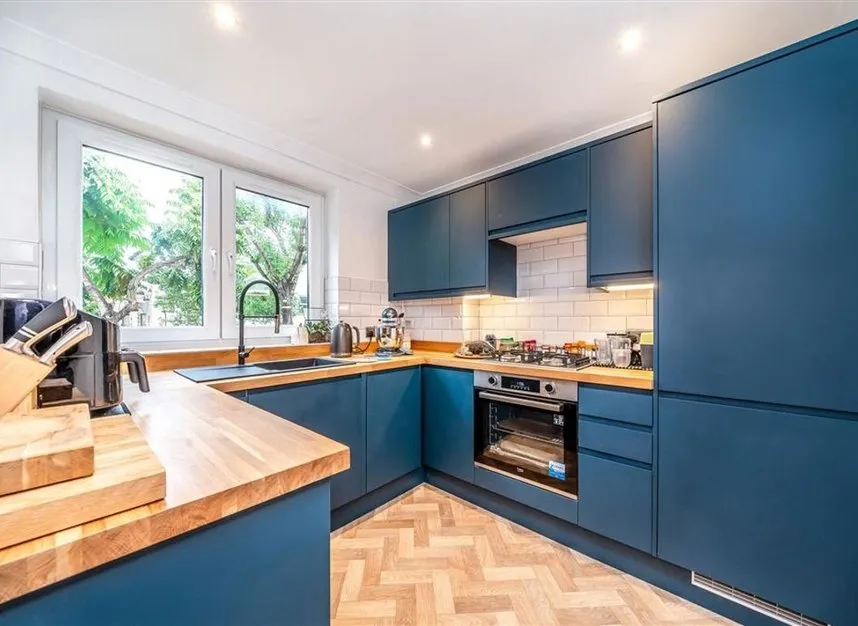 Crieff Court, Teddington, TW11, photo 2