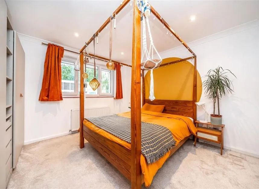 Crieff Court, Teddington, TW11, photo 4